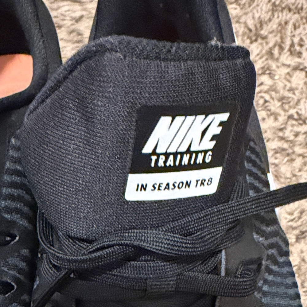 Nike Women’s 11.5 Black and White Athletic Running Shoes - Picture 3 of 9